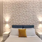 Daire Pretorius Charming New Roma